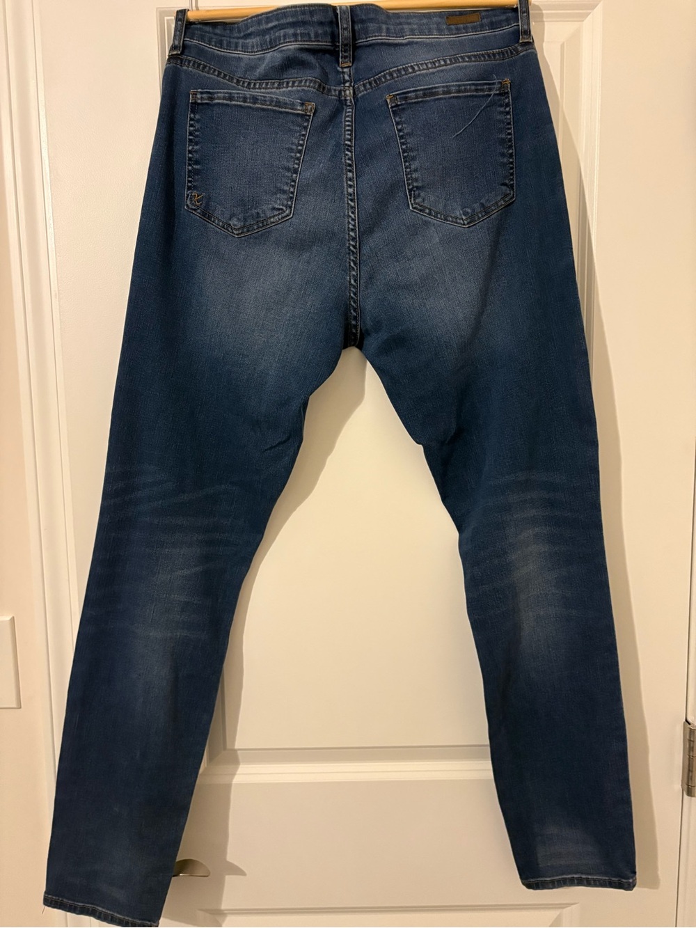 Kut from the Kloth Women’s Skinny Jeans in Dark Blue Wash - Picture 2 of 4